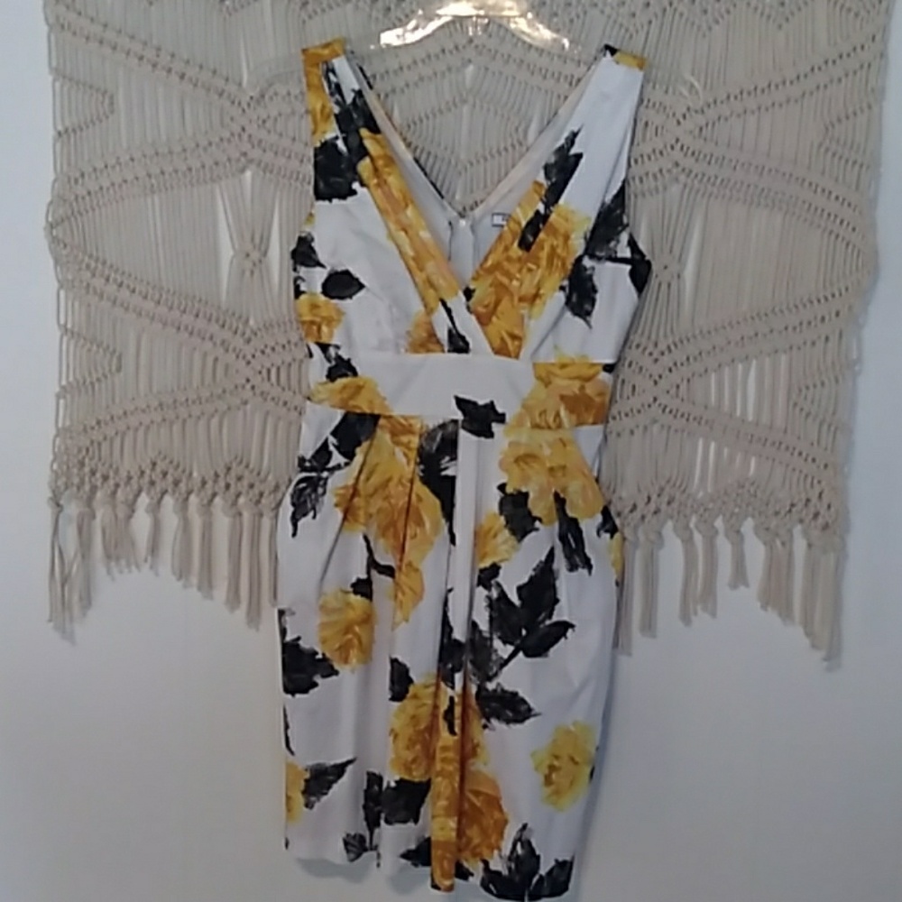 Sleeveless dress